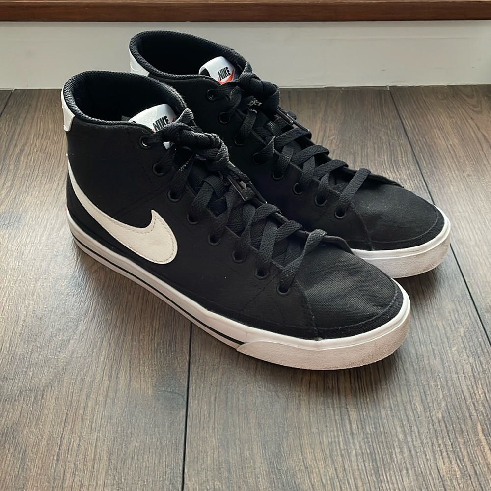Black nike blazers!!